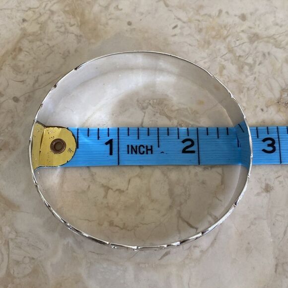 Vintage Hawaiian 925 Sterling Silver Kuuipo Floral Carved Etched Bangle Bracelet - Picture 9 of 10